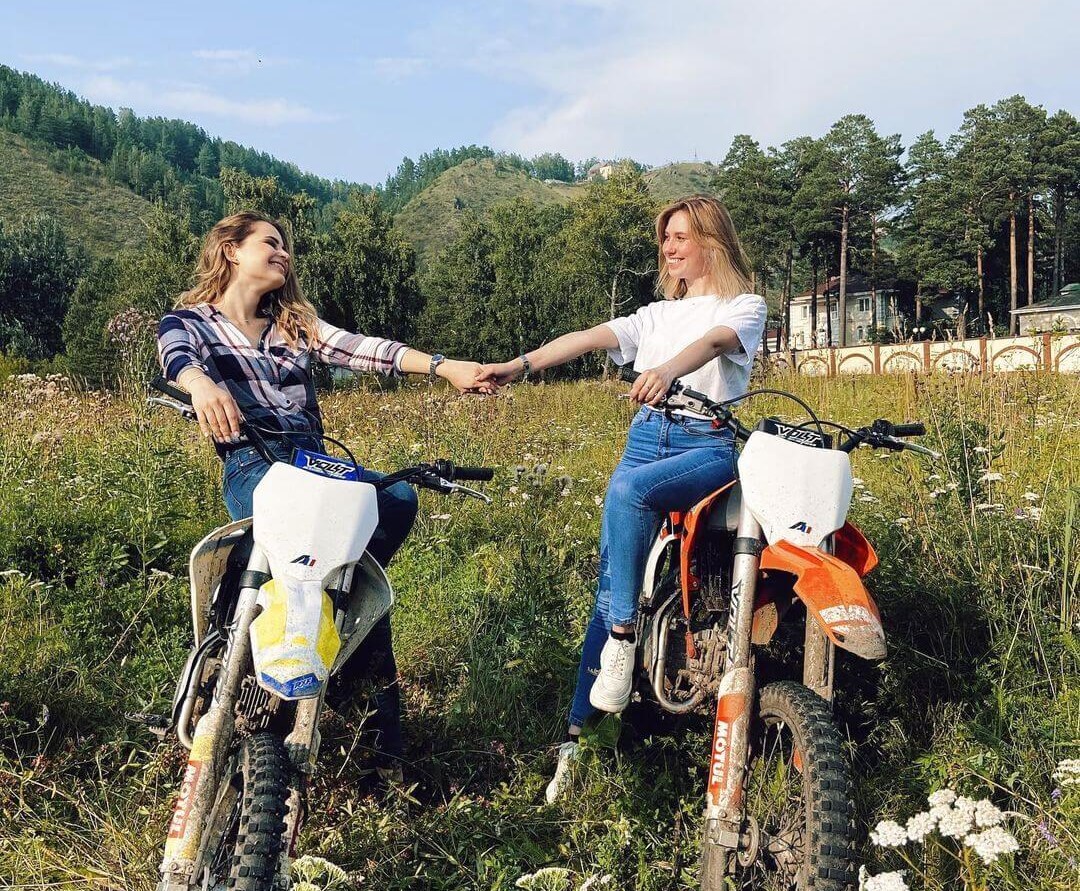 Катание на мотоцикле для девушек
