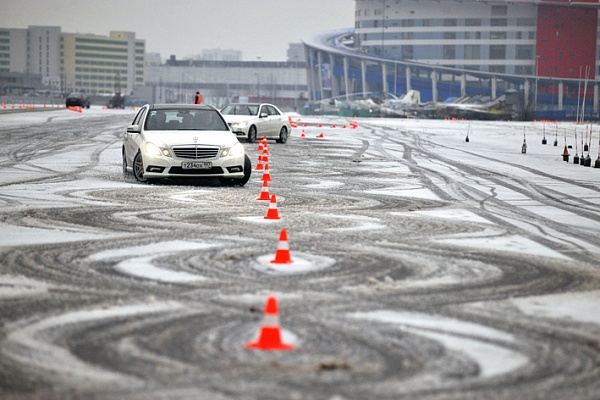 Контраварийное вождение в Москве. Ultra Подарки. Купить уроки контраварийного вождения в Москве. Научитесь водить машину в любых условиях! Сервис UltraPodarki.ru 8 800 505 95 30. Контраварийное вождение Москва, контраварийное вождение, экстремальное вождение Москва, экстремальное вождение, обучение вождению Москва, обучение вождению, вождение Москва, вождение,  курс вождения Москва, курс вождения, курсы экстремальное вождения Москва, курсы экстремального вождения, обучение в автошколе Москва, обучение в автошколе