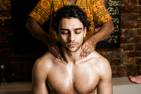 Массаж "Абхьянга". Подарочные сертификаты Ultra Подарки Москва. Купить оригинальный подарок или подарочный сертификат на Массаж "Абхьянга". Сервис UltraPodarki.ru Москва 8 800 505 95 30. 