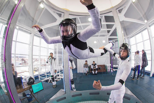 Полёт в аэротрубе  в Москве. Ultra Подарки. Полёт в аэротрубе  в Москве. Попробуйте полёт в аэротрубе . Сервис: UltraPodarki.ru 8 800 505 95 30. Полёт в аэротрубе , аэротруба Москва, полёт Москва