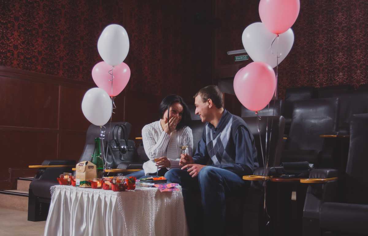 Романтическое свидание в кинотеатре в Москве