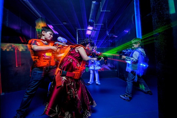 Игра в лазертаг в Москве. Сервис Ultra Подарки. Купить лазертаг в городе Москваf. Попробуйте лазерный пейнтбол в лазертаг клубе. Цены на лазертаг. Сервис: UltraPodarki.ru 8 800 505 95 30. Лазертаг в Москве, купить лазертаг Москва, лазертаг, купить лазертаг, лазерный пейнтбол Москва, лазертаг для детей Москва, лазертаг клуб, лазертаг клуб Москва