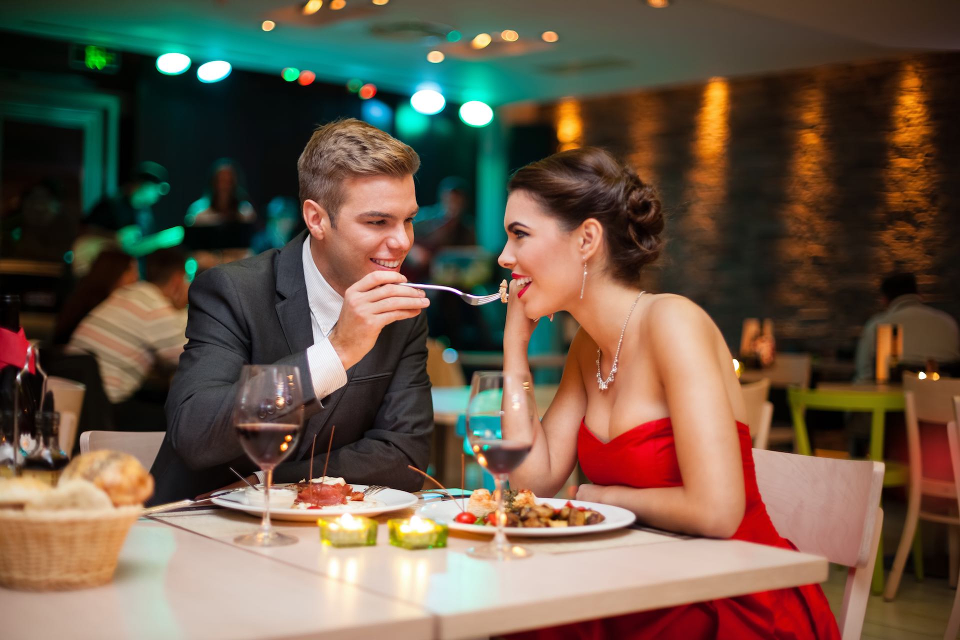 Романтическое свидание в ресторане в Москве