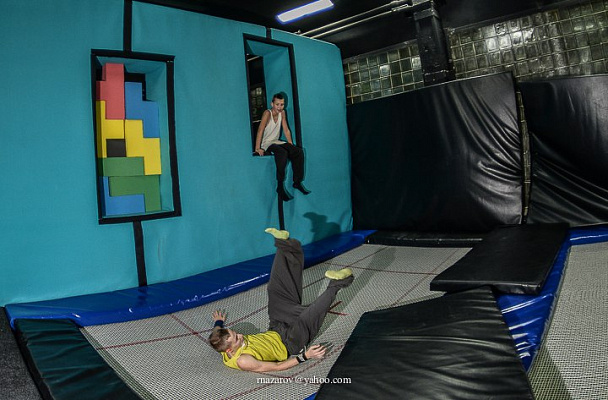 Прыжки в батутном центре в Москве. Сервис Ultra Подарки. Купить подарочный сертификат на батутный центр. Подарите прыжки на батуте для детей и взрослых в Москве. Сервис UltraPodarki.ru 8 800 505 95 30. Батутный центр Москва, батутный центр, прыжки на батуте Москва, купить батут Москва, батут, батут Москва