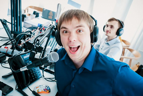 Собственное радио на день рождния. Подарочные сертификаты Ultra Подарки Москва. Купить оригинальный подарок или подарочный сертификат на Собственное радио на день рождния. Сервис UltraPodarki.ru Москва 8 800 505 95 30. 