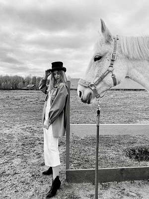 Конная прогулка в Москве. Подарочные сертификаты Ultra Подарки. Купить оригинальный подарок или подарочный сертификат на Конная прогулка в Москве. Сервис UltraPodarki.ru 8-800-505-9530. Катание на лошадях, Прогулка на лошади, Прогулка на лошадях для двоих, Конная прогулка, конный клуб, Конный Двор, конная прогулка, конная прогулка в Москве