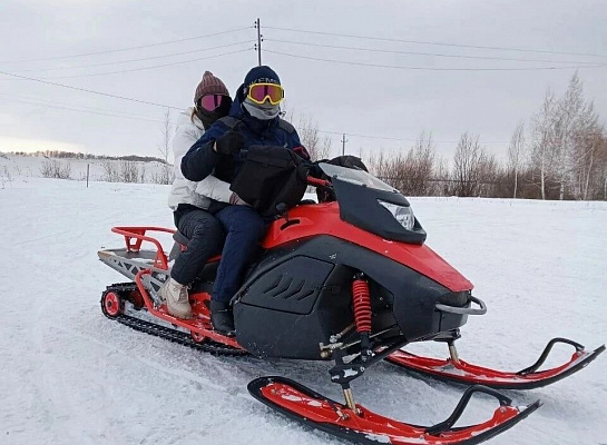 Катание на снегоходах в Москве в подарок. Сервис Ultra Подарки
. Подарочный сертификат на катание на снегоходах в Москве с друзьями. Закажите прокат снегоходов в подарок для мужчины по привлекательным ценам. Живописные маршруты для езды на снегоходах это отличная возможность активного отдыха. Сервис UltraPodarki.ru 8 800 505 95 30. катание на снегоходах, подарочный сертификат на катание на снегоходе, прокат снегоходов, прокат снегоходов Москва, катание на снегоходах Москва, езда на снегоходе