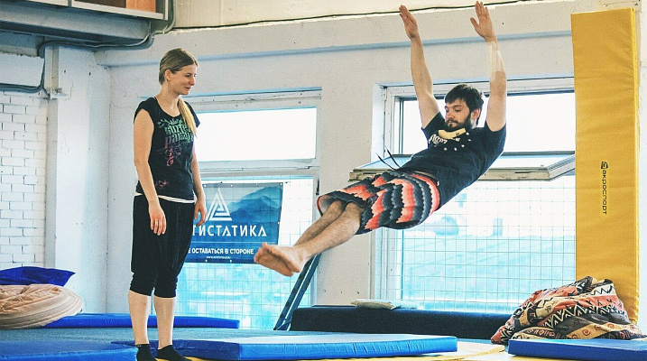 Прыжки в батутном центре в Москве. Сервис Ultra Подарки. Купить подарочный сертификат на батутный центр. Подарите прыжки на батуте для детей и взрослых в Москве. Сервис UltraPodarki.ru 8 800 505 95 30. Батутный центр Москва, батутный центр, прыжки на батуте Москва, купить батут Москва, батут, батут Москва