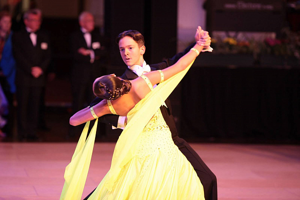 Занятия бальными танцами. Подарочные сертификаты Ultra Подарки Москва. Купить оригинальный подарок или подарочный сертификат на Занятия бальными танцами. Сервис UltraPodarki.ru Москва 8 800 505 95 30. 