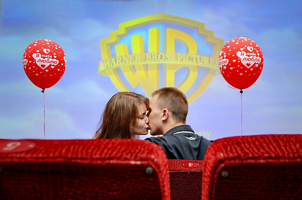 Романтическое свидание в кинотеатре в Москве. Ultra Подарки. Купить романтическое свидание в кинотеатре в Москве. Подарите самым близким незабываемые моменты и признайтесь в искренних чувствах. Сервис UltraPodarki.ru 8-800-505-95-30. Романтическое свидание в кинотеатре в Москве, свидание в Москве, свидание в кинотеатре, сертификат на свидание в кинотеатре, сертификат на свидание в Москве, купить свидание, купить свидание Москва, первое свидание, девушка свидание, хороший кинотеатре, романтический кинотеатре, романтический вечер, романтический ужин, романтические любимому, романтическая музыка