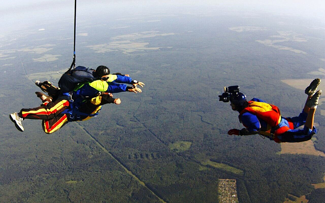 Купить прыжок с парашютом в тандеме в Москве. Ultra Подарки. Купите сертификат на прыжок с парашютом в тандеме в Москве, откройте мир новых впечатлений. Сервис UltraPodarki.ru 8 800 505 95 30. Прыжок с парашютом, прыжок с парашютом в Москве, прыжок с парашютом стоит, прыжок с парашютом в Москве стоит, прыжок с парашютом с инструктором, прыжок с парашютом с инструктором Москва, прыжок с парашютом цена, прыжок с парашютом цена Москва, сертификат на прыжок с парашютом, сертификат на прыжок с парашютом Москва, прыжок с парашютом в тандеме, прыжок с парашютом в тандеме Москва, купить сертификат на прыжок с парашютом Москва