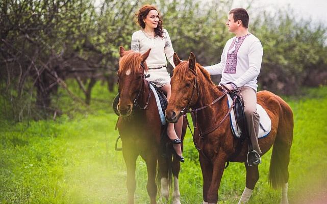 Конная прогулка в Москве. Подарочные сертификаты Ultra Подарки. Купить оригинальный подарок или подарочный сертификат на Конная прогулка в Москве. Сервис UltraPodarki.ru 8-800-505-9530. Катание на лошадях, Прогулка на лошади, Прогулка на лошадях для двоих, Конная прогулка, конный клуб, Конный Двор, конная прогулка, конная прогулка в Москве