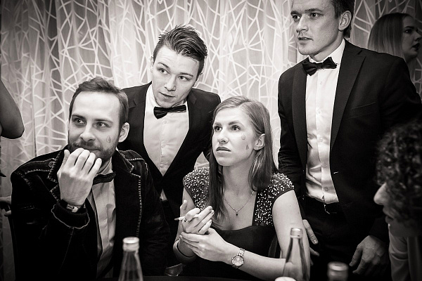 Игра в интеллектуальную викторину "КВИЗ". Подарочные сертификаты Ultra Подарки Москва. Купить оригинальный подарок или подарочный сертификат на Игра в интеллектуальную викторину "КВИЗ". Сервис UltraPodarki.ru Москва 8 800 505 95 30. 