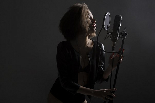 Написание текста "песни". Подарочные сертификаты Ultra Подарки Москва. Купить оригинальный подарок или подарочный сертификат на Написание текста "песни". Сервис UltraPodarki.ru Москва 8 800 505 95 30. 