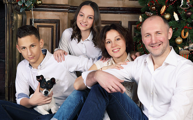 Семейная фотосессия в Москве. Ultra Подарки. Купить семейную фотосессию в Москве. Фотосессия для семьи укрепляет отношения и объединяет всех членов семьи. Сервис UltraPodarki.ru 8 (800) 505 95 30. Семейная фотосессия в Москве, семейная фотосессия, семейная фотосъёмка в Москве, семейная фотосъёмка, фотосессия для семьи Москва, фотосессия для семьи