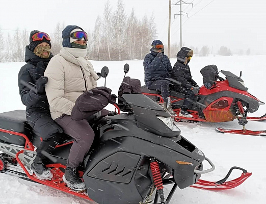 Катание на снегоходах в Москве в подарок. Сервис Ultra Подарки
. Подарочный сертификат на катание на снегоходах в Москве с друзьями. Закажите прокат снегоходов в подарок для мужчины по привлекательным ценам. Живописные маршруты для езды на снегоходах это отличная возможность активного отдыха. Сервис UltraPodarki.ru 8 800 505 95 30. катание на снегоходах, подарочный сертификат на катание на снегоходе, прокат снегоходов, прокат снегоходов Москва, катание на снегоходах Москва, езда на снегоходе