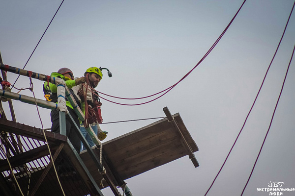 Роупджампинг - прыжки с верёвкой в Москве. Подарочные сертификаты Ultra Подарки. Роупджампинг в Москве - Экстремальный оригинальный подарок или подарочный сертификат на Роупджампинг - прыжки с верёвкой. Сервис UltraPodarki.ru 8-800-505-95-30. роупджампинг Москва, прыжок веревка Москва, роупджампинг, прыжок веревка, прыжок с веревкой, Подарок, подарочный сертификат, экстрим, экстремальный подарок