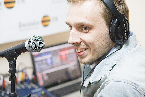 Собственное радио на день рождния. Подарочные сертификаты Ultra Подарки Москва. Купить оригинальный подарок или подарочный сертификат на Собственное радио на день рождния. Сервис UltraPodarki.ru Москва 8 800 505 95 30. 