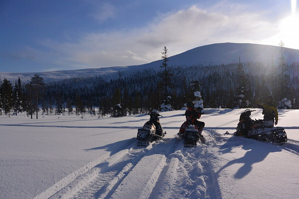 Катание на снегоходах в Москве в подарок. Сервис Ultra Подарки
. Подарочный сертификат на катание на снегоходах в Москве с друзьями. Закажите прокат снегоходов в подарок для мужчины по привлекательным ценам. Живописные маршруты для езды на снегоходах это отличная возможность активного отдыха. Сервис UltraPodarki.ru 8 800 505 95 30. катание на снегоходах, подарочный сертификат на катание на снегоходе, прокат снегоходов, прокат снегоходов Москва, катание на снегоходах Москва, езда на снегоходе