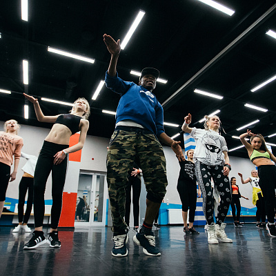 Уроки танца DanceHall. Подарочные сертификаты Ultra Подарки Москва. Купить оригинальный подарок или подарочный сертификат на Уроки танца DanceHall. Сервис UltraPodarki.ru Москва 8 800 505 95 30.