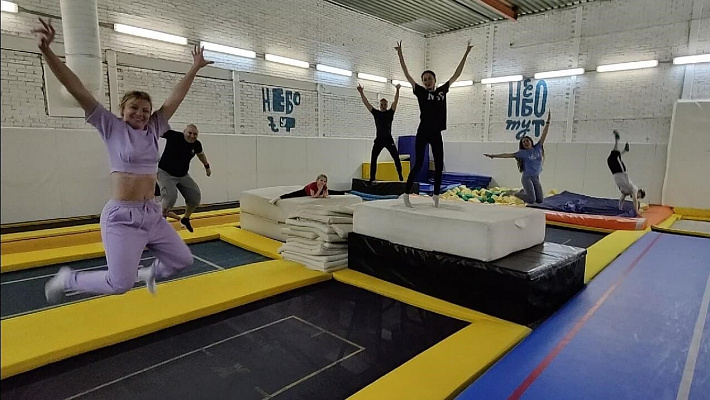 Прыжки в батутном центре в Москве. Сервис Ultra Подарки. Купить подарочный сертификат на батутный центр. Подарите прыжки на батуте для детей и взрослых в Москве. Сервис UltraPodarki.ru 8 800 505 95 30. Батутный центр Москва, батутный центр, прыжки на батуте Москва, купить батут Москва, батут, батут Москва