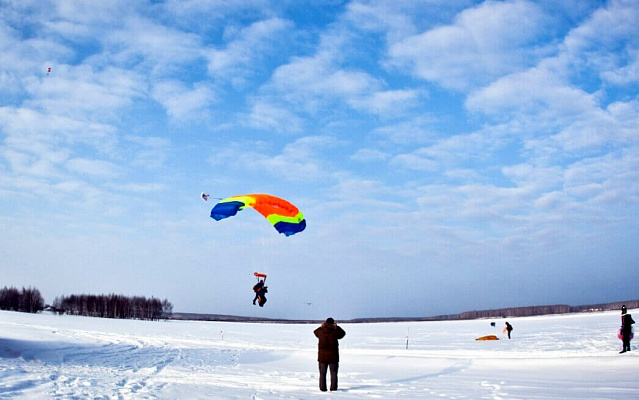 Купить прыжок с парашютом в тандеме в Москве. Ultra Подарки. Купите сертификат на прыжок с парашютом в тандеме в Москве, откройте мир новых впечатлений. Сервис UltraPodarki.ru 8 800 505 95 30. Прыжок с парашютом, прыжок с парашютом в Москве, прыжок с парашютом стоит, прыжок с парашютом в Москве стоит, прыжок с парашютом с инструктором, прыжок с парашютом с инструктором Москва, прыжок с парашютом цена, прыжок с парашютом цена Москва, сертификат на прыжок с парашютом, сертификат на прыжок с парашютом Москва, прыжок с парашютом в тандеме, прыжок с парашютом в тандеме Москва, купить сертификат на прыжок с парашютом Москва