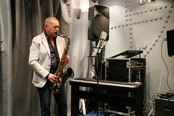 Уроки игры на саксофоне в городе Москва. Ultra Подарки. Уроки игры на саксофоне в городе Москва. Обучение саксофону с профессиональными преподавателями. Сервис: UltraPodarki.ru 8 800 505 95 30
. Уроки игры на саксофоне, обучение игре на саксофоне, игра на саксофоне, игра на саксофоне Москва, уроки игры на саксофоне Москва, обучение игре на саксофоне Москва, саксофон Москва