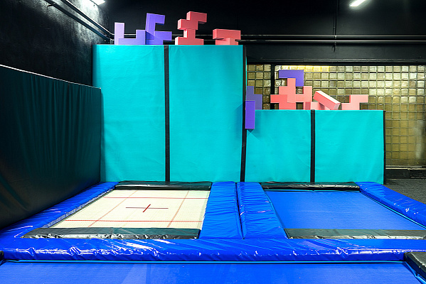 Прыжки в батутном центре в Москве. Сервис Ultra Подарки. Купить подарочный сертификат на батутный центр. Подарите прыжки на батуте для детей и взрослых в Москве. Сервис UltraPodarki.ru 8 800 505 95 30. Батутный центр Москва, батутный центр, прыжки на батуте Москва, купить батут Москва, батут, батут Москва