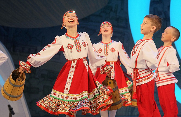 Уроки русского народного танца. Подарочные сертификаты Ultra Подарки Москва. Купить оригинальный подарок или подарочный сертификат на Уроки русского народного танца. Сервис UltraPodarki.ru Москва 8 800 505 95 30. 