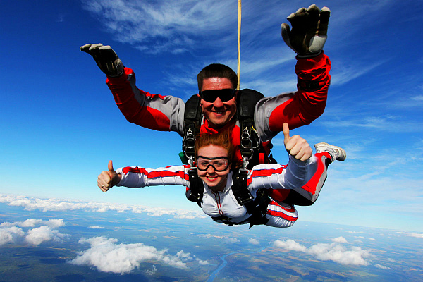 Купить прыжок с парашютом в тандеме в Москве. Ultra Подарки. Купите сертификат на прыжок с парашютом в тандеме в Москве, откройте мир новых впечатлений. Сервис UltraPodarki.ru 8 800 505 95 30. Прыжок с парашютом, прыжок с парашютом в Москве, прыжок с парашютом стоит, прыжок с парашютом в Москве стоит, прыжок с парашютом с инструктором, прыжок с парашютом с инструктором Москва, прыжок с парашютом цена, прыжок с парашютом цена Москва, сертификат на прыжок с парашютом, сертификат на прыжок с парашютом Москва, прыжок с парашютом в тандеме, прыжок с парашютом в тандеме Москва, купить сертификат на прыжок с парашютом Москва