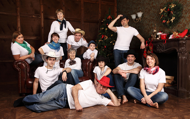 Семейная фотосессия в Москве. Ultra Подарки. Купить семейную фотосессию в Москве. Фотосессия для семьи укрепляет отношения и объединяет всех членов семьи. Сервис UltraPodarki.ru 8 (800) 505 95 30. Семейная фотосессия в Москве, семейная фотосессия, семейная фотосъёмка в Москве, семейная фотосъёмка, фотосессия для семьи Москва, фотосессия для семьи