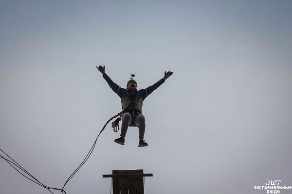 Роупджампинг - прыжки с верёвкой в Москве. Подарочные сертификаты Ultra Подарки. Роупджампинг в Москве - Экстремальный оригинальный подарок или подарочный сертификат на Роупджампинг - прыжки с верёвкой. Сервис UltraPodarki.ru 8-800-505-95-30. роупджампинг Москва, прыжок веревка Москва, роупджампинг, прыжок веревка, прыжок с веревкой, Подарок, подарочный сертификат, экстрим, экстремальный подарок