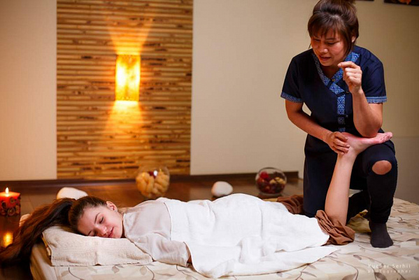 Традиционный тайский массаж ног. Подарочные сертификаты Ultra Подарки Москва. Купить оригинальный подарок или подарочный сертификат на Традиционный тайский массаж ног. Сервис UltraPodarki.ru Москва 8 800 505 95 30. 