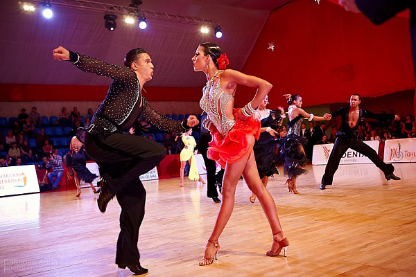 Занятия бальными танцами. Подарочные сертификаты Ultra Подарки Москва. Купить оригинальный подарок или подарочный сертификат на Занятия бальными танцами. Сервис UltraPodarki.ru Москва 8 800 505 95 30. 