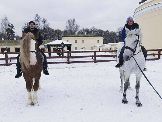 Конная прогулка в Москве. Подарочные сертификаты Ultra Подарки. Купить оригинальный подарок или подарочный сертификат на Конная прогулка в Москве. Сервис UltraPodarki.ru 8-800-505-9530. Катание на лошадях, Прогулка на лошади, Прогулка на лошадях для двоих, Конная прогулка, конный клуб, Конный Двор, конная прогулка, конная прогулка в Москве