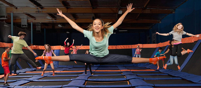 Прыжки в батутном центре в Москве. Сервис Ultra Подарки. Купить подарочный сертификат на батутный центр. Подарите прыжки на батуте для детей и взрослых в Москве. Сервис UltraPodarki.ru 8 800 505 95 30. Батутный центр Москва, батутный центр, прыжки на батуте Москва, купить батут Москва, батут, батут Москва