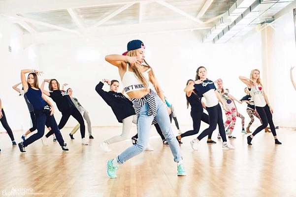 Уроки танца Джаз фанк. Подарочные сертификаты Ultra Подарки Москва. Купить оригинальный подарок или подарочный сертификат на Уроки танца Джаз фанк. Сервис UltraPodarki.ru Москва 8 800 505 95 30. 