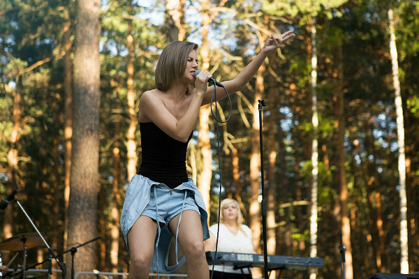 Написание текста "песни". Подарочные сертификаты Ultra Подарки Москва. Купить оригинальный подарок или подарочный сертификат на Написание текста "песни". Сервис UltraPodarki.ru Москва 8 800 505 95 30. 