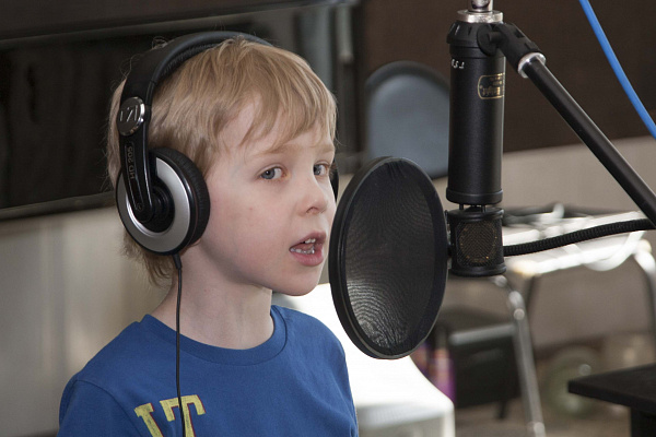 Запись песни в Москве. Ultra Подарки. Запись песни в студии звукозаписи Москвы. Купить сертификат на создание своей песни в студии. Ultra Подарки Сервис UltraPodarki.ru 8 800 505 95 30. Запись песни Москва, запись песни, запись песни в студии Москвы, запись песни в студии, сертификат на запись песни в Москве, сертификат на запись песни, урок вокала Москва, урок вокала, обучение вокалу Москва, обучение вокалу, эстрадный вокал Москва, эстрадный вокал,  создание песни Москва, создание песни