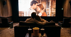 Романтическое свидание в кинотеатре