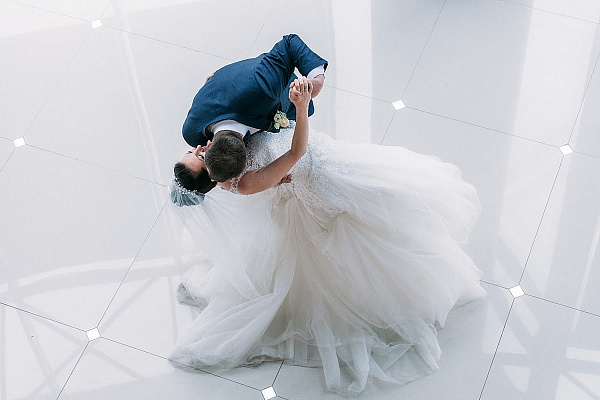 Уроки Свадебного танца. Подарочные сертификаты Ultra Подарки Москва. Купить оригинальный подарок или подарочный сертификат на Уроки Свадебного танца. Сервис UltraPodarki.ru Москва 8 800 505 95 30. 