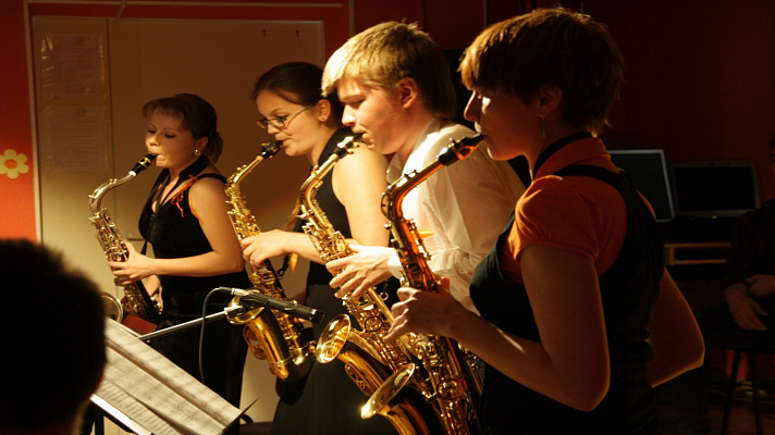 Уроки игры на саксофоне в городе Москва. Ultra Подарки. Уроки игры на саксофоне в городе Москва. Обучение саксофону с профессиональными преподавателями. Сервис: UltraPodarki.ru 8 800 505 95 30
. Уроки игры на саксофоне, обучение игре на саксофоне, игра на саксофоне, игра на саксофоне Москва, уроки игры на саксофоне Москва, обучение игре на саксофоне Москва, саксофон Москва